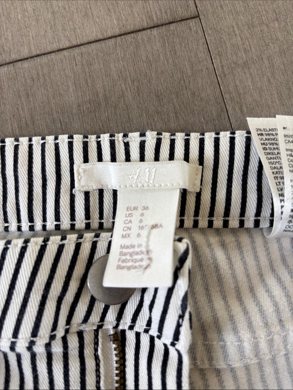 H&M Black and White Pinstripe Denim Shorts - Picture 4 of 7